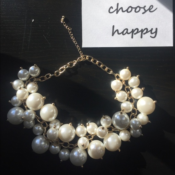 Jewelry - Clustered Pearl Necklace on Gold Chain